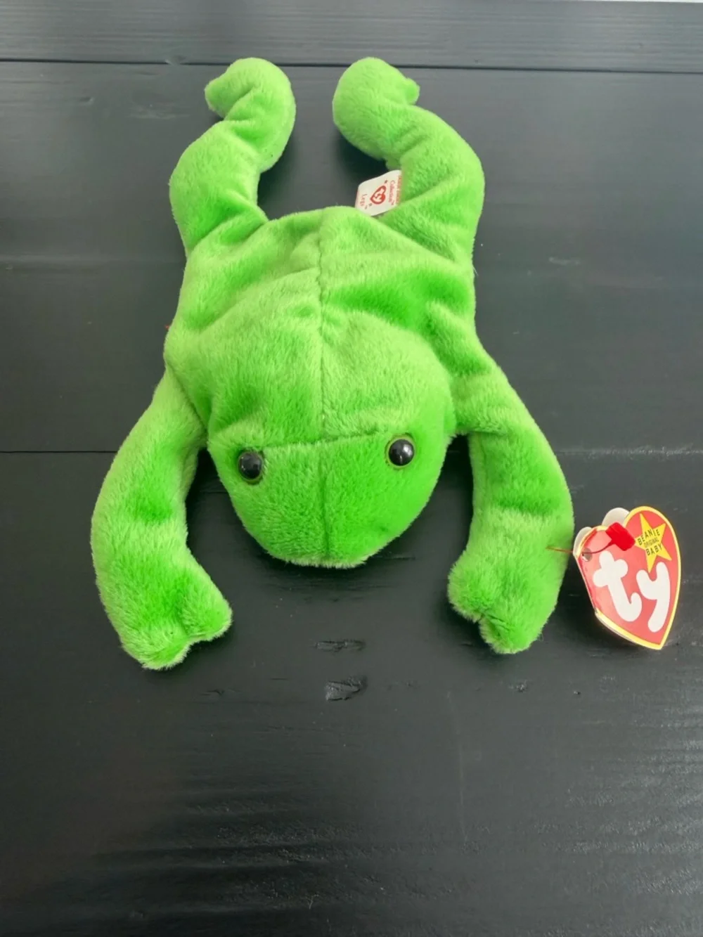 Ty Beanie Baby Green Plush Frog with Heart Swing Tag